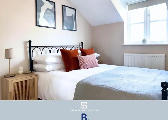 3 Bedroom Stylish Oxford Townhouse Near The University By Spencer And Jackson Short Lets & Serviced Accommodation