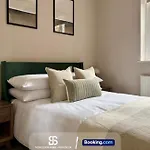 3 Bedroom Stylish Oxford Townhouse Near The University By Spencer And Jackson Short Lets & Serviced Accommodation