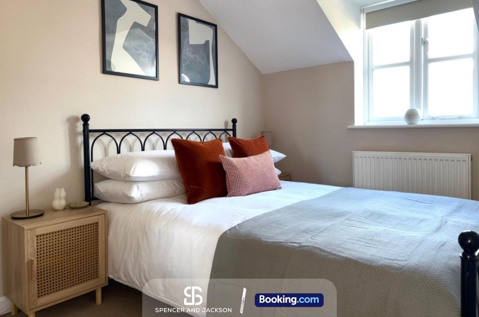 Сasa de vacaciones 3 Bedroom Stylish Townhouse Near The By Spencer And Jackson Short Lets & Serviced