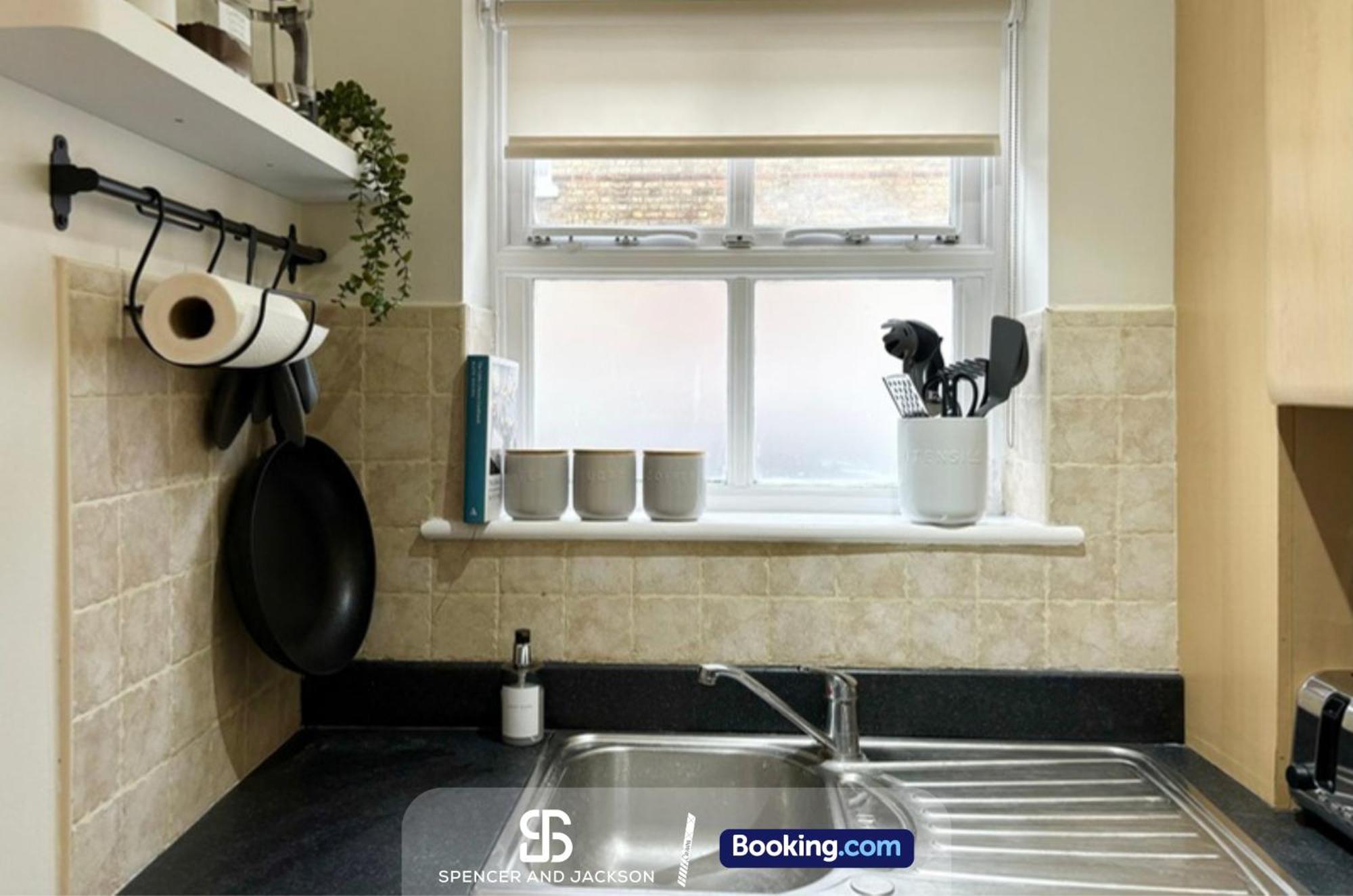 Сasa de vacaciones 3 Bedroom Stylish Townhouse Near The By Spencer And Jackson Short Lets & Serviced